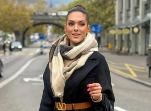 NINA RADULOVIĆ USRED ZIME U NIKAD KRAĆOJ SUKNJI, pokazala čime raspolaže: Za najdužim nogama Srbije nema ko se nije okrenuo, a pogledajte joj lice! (FOTO)