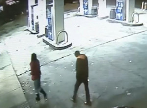 DRAMA NA PUMPI! PAR JE PRIŠAO RADINIKU, ON JE ODMAH SHVATIO DA NEŠTO NE VALJA: Žena se tresla od straha, znao je šta mora da preduzme!