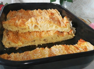 HARMONIKA GIBANICA SA BOGATIM PUNJENJEM SPREMNA ZA POLA SATA! Miris će se širiti kuhinjom, ovaj recept svaka domaćica mora da zna!