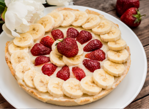 SAVRŠEN KOLAČ I ZA POČETNIKE, SVIMA USPEVA IZ PRVOG PUTA: Sočni banana tart sa čokoladom, sprema se u tren oka!