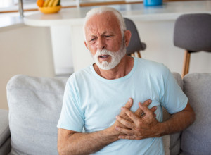 PRVI SIMPTOM DA VAM OTKAZUJE SRCE JAVLJA SE GODINAMA RANIJE : Prvi put dokazano - problem je u UŠIMA!