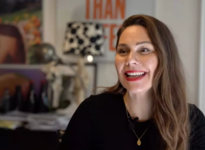 ŠEFICA DAJE PAUZU RADNICIMA ZA SAMOZADOVOLJAVANJE: Kada čujete njeno bizarno objašnjenje za tu odluku, neće vam biti dobro! (VIDEO)