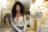 Lidija Vukićević (64) pokazala figuru koja PRKOSI godinama: Bosa ušla u reku, a svi gledaju u njen ravan stomak i izvajane noge (FOTO)