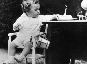 TRAGEDIJA KOJA SE NE ZABORAVILA VEĆ ČITAV VEK - mališan je sa 12 meseci nestao iz kreveca i niko do danas ne zna šta mu se dogodilo - u sve je bio upleten i Al Kapone!