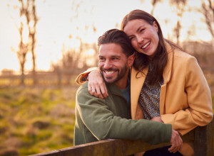 POSLE 12 GODINA BRAKA DOZVOLILA SAM MUŽU DA NAĐE JOŠ JEDNU SUPRUGU! Svi nas napadaju, a ne znaju u čemu je naša tajna (VIDEO)