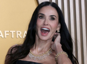 TOLIKO JE MRŠAVA, da to nije realno - slavna glumica u sedmoj deceniji iskoristila popularan način da skine kilograme, sada je kao kost i koža