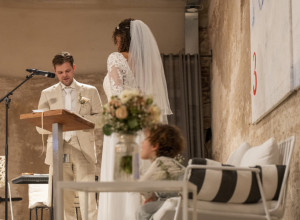 USRED VENČANJA NEKO IM JE DIGAO KUĆU U VAZDUH! Mlada je tamo otrčala u venčanici i zatekla jeziv prizor - sada je klupko počelo da se odmotava, ON JE SVE URADIO! (FOTO)