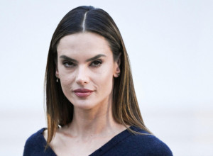 ŽENO, GDE SU TI PANTALONE?! Vatrena brazilka se na prestižnom događaju pojavila u izdanju koje je šokiralo - prisutnima se kočio vrat od okretanja za njom (FOTO)