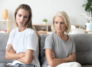 OVIH PET STVARI NIJEDNA SRPSKA SVEKRVA NEĆE OPROSTITI SNAJI! Izbegavajte te "smrtne" grehove ako želite mir u kući