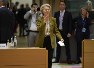 OVOLIKO ZARAĐUJE NAJMOĆNIJA ŽENA EVROPE, sada joj je ponovo povećana plata u EU, a evo šta radi! Njena biografija je kao scenario za film! (FOTO)