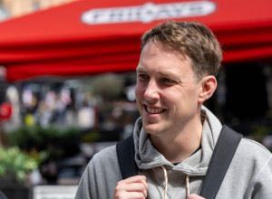 POZNATI VODITELJ OTKRIO DA IMA RAK! Ljudi zanemeli od šoka, scena iz studija kida srce! (VIDEO)