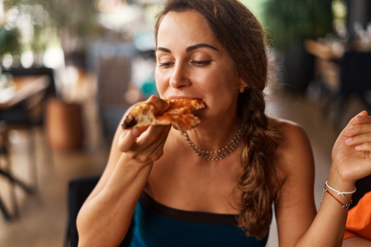 KOLIKO MINUTA NAJMANJE MORA DA TRAJE OBROK, EVO ŠTA NAM SE DEŠAVA U STOMAKU KAD BRZO JEDEMO! Ove stvari nikada ne smete da radite za stolom!