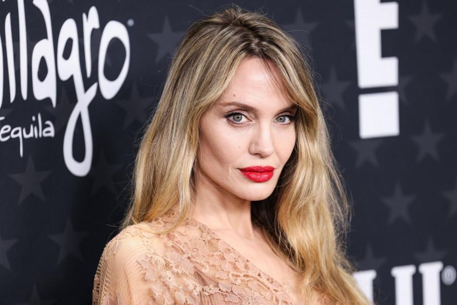 SVET POLUDEO ZBOG PRELEPE TURSKE GLUMICE: Pljunuta je Anđelina Džoli - ljudi gledaju u njene fotografije i ne veruju! (FOTO)