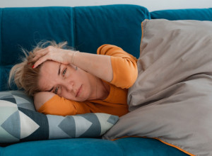 5 MALO POZNATIH SIMPTOMA AUTIZMA KOD ŽENA! Psihijatar upozorava: Obratite pažnju na čula mirisa i sluha - a ako ovo radite s KOSOM, javite se lekaru! (VIDEO)