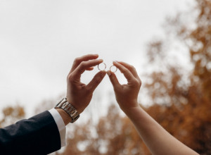 ŠTA DA RADITE SA BURMOM I VERENIČKIM PRSTENOM POSLE RAZVODA ILI RASKIDA? Šta god da odlučite - JEDNU stvar nikako ne smete da uradite!