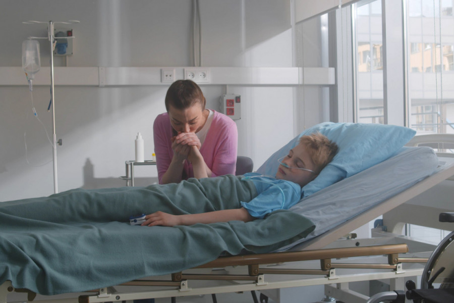 LEKARI SU TINEJDŽERA (15) POSLALI KUĆI S LEKOVIMA ZA GLAVOBOLJU, A ONDA SU POČELI NAPADI: Kad su doktori na skeneru videli "paukovu mrežu", počela je borba za život!