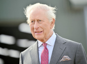 VIDEO SAM KRALJA ČARLSA PRE NEGO ŠTO SU GA HITNO ODVELI U BOLNICU: On uopšte ne izgleda dobro, izvor otkriva detalje!