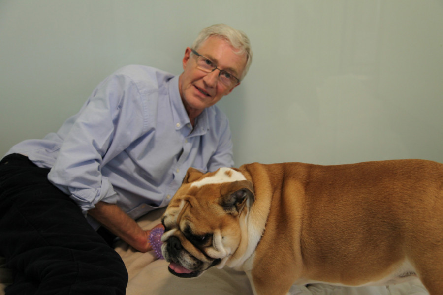 SNIMAK VODITELJA SAMO 20 MINUTA PRE SMRTI KIDA DUŠU: Ne izgleda kao da će umreti uopšte, a njegove reči odjekuju! (VIDEO)