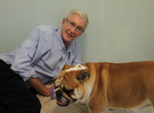 SNIMAK VODITELJA SAMO 20 MINUTA PRE SMRTI KIDA DUŠU: Ne izgleda kao da će umreti uopšte, a njegove reči odjekuju! (VIDEO)