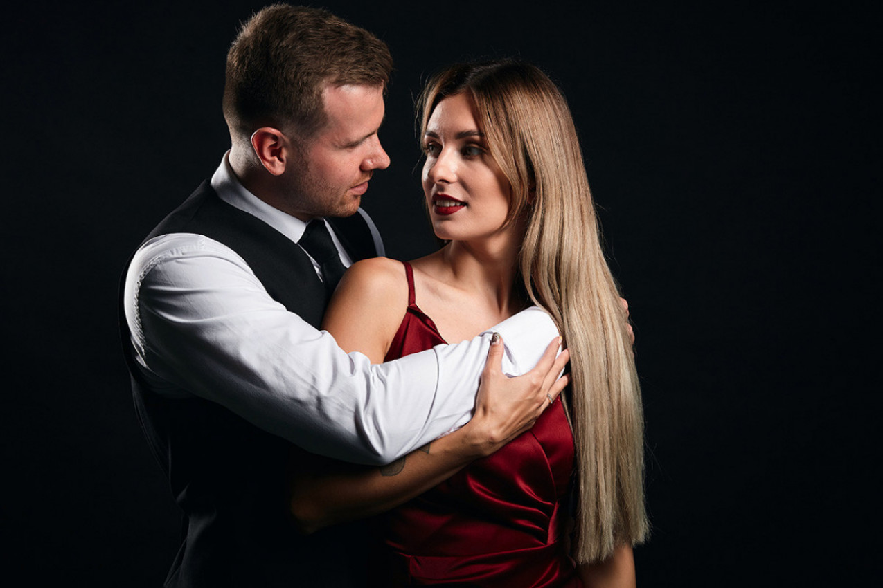 ZVALA SAM GA ZBOG DOMAĆEG ZADATKA, PA ZAVRŠILA U KREVETU S NJIM: Imam vrelu aferu sa nastavnikom mog sina, a kada mi je ovo rekao, srce mi je preskočilo!