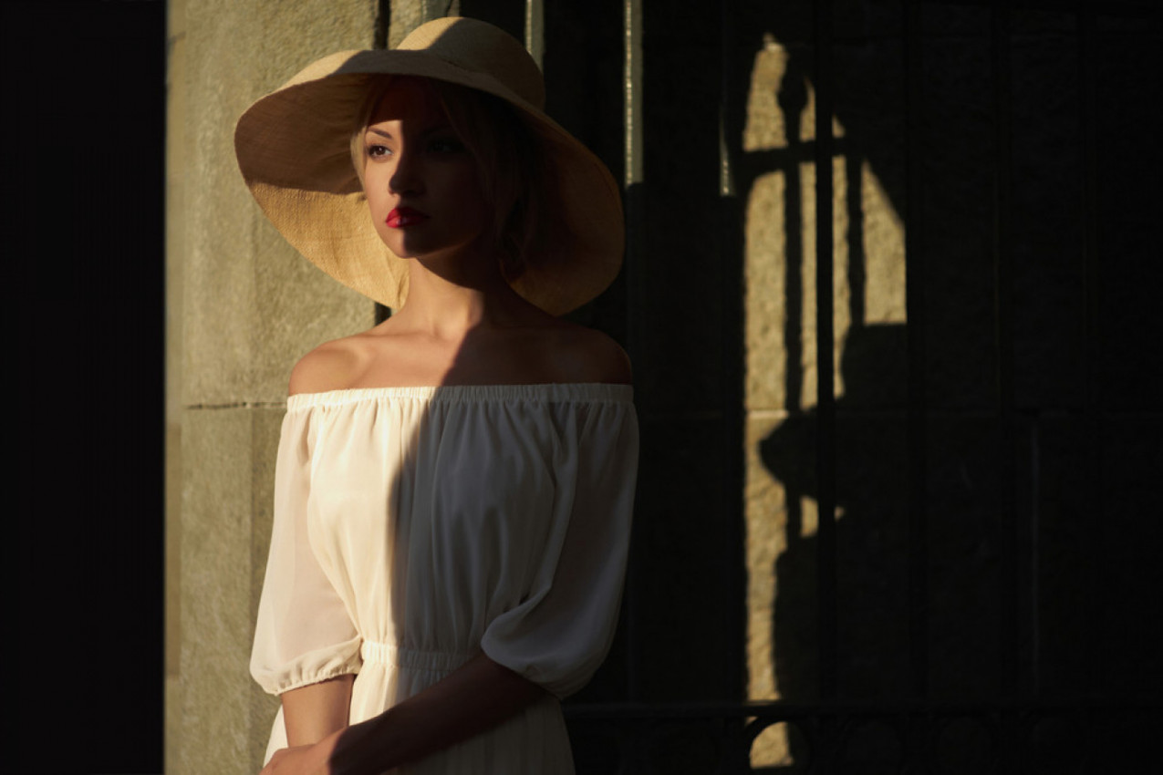 BOGATAŠICA JE 10 GODINA KRILA LJUBAVNIKA NA TAVANU: Supruga je ubedila da im je kuća ukleta i da imaju duhove! (FOTO)