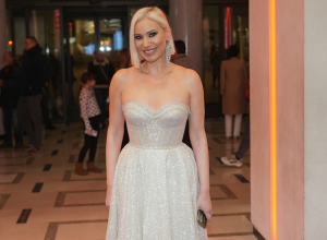 MARIJA VELJKOVIĆ U HALJINI IDEALNOJ ZA TROPSKE VRUĆINE: Jedino u njoj može da izdrži 12 sati snimanja! (FOTO)