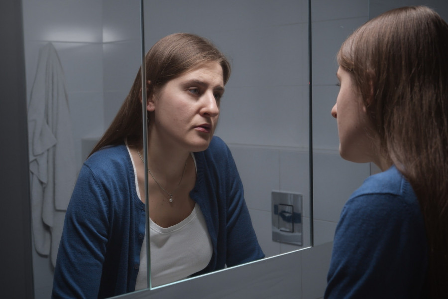 KAKO PREPOZNATI NEDOSTATAK VITAMINA B12 U ORGANIZMU: Jedan neobičan simptom na jeziku ZNAK je da treba HITNO da odete kod LEKARA!