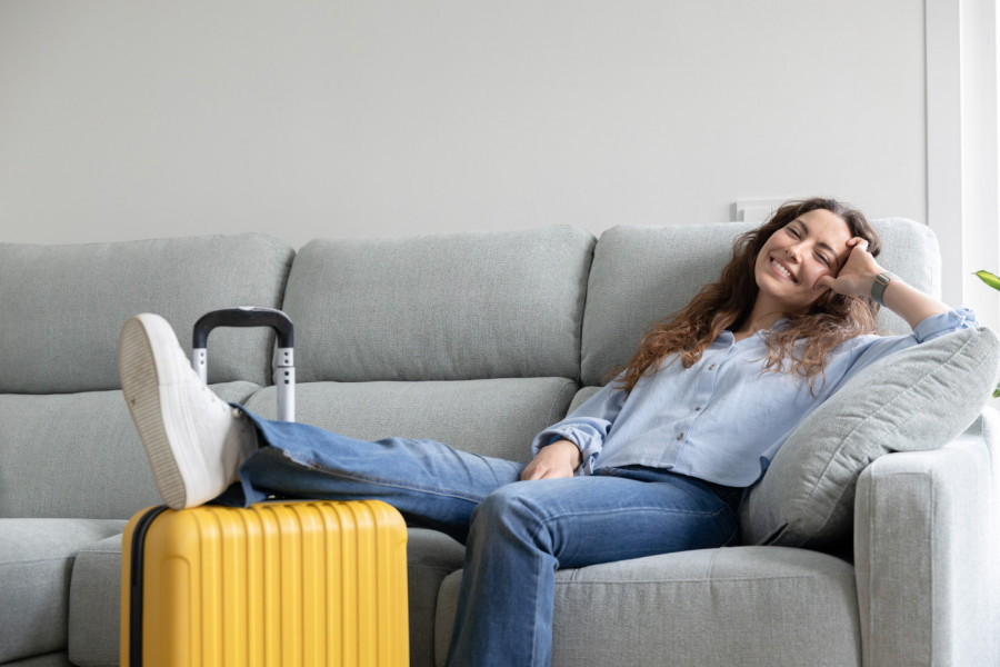 RIZIKOVALA JE I KUPILA IZGUBLJEN KOFER SA AERODROMA: Nije mogla da veruje kada je videla šta je dobila za 156 evra! (VIDEO)