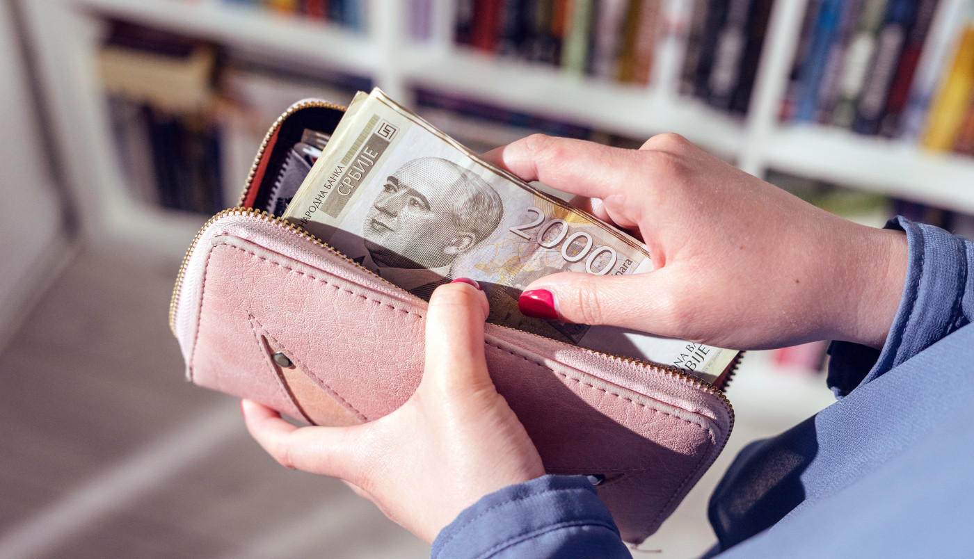 MNOGI JEDNU STVAR DRŽE U NOVČANIKU, A NE ZNAJU DA JE MAGNET ZA BEDU: Odmah proverite svoj i HITNO ga očistite kako bi vam pare dolazile!