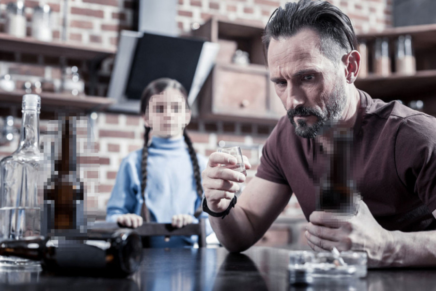 OTAC MI JE BIO ALKOHOLIČAR, MOLILA SAM MAJKU DA GA OSTAVI: Umro je sa 42 tek tada je Maji sve postalo JASNO!