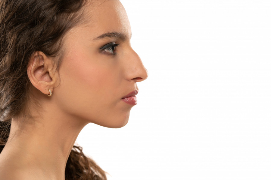 ZBOG VELIKOG NOSA TRPELA JE VRŠNJAČKO NASILJE: Za 10.000 evra je rešila problem, ali nije ni sanjala kako će se to ODRAZITI na njen brak (VIDEO)