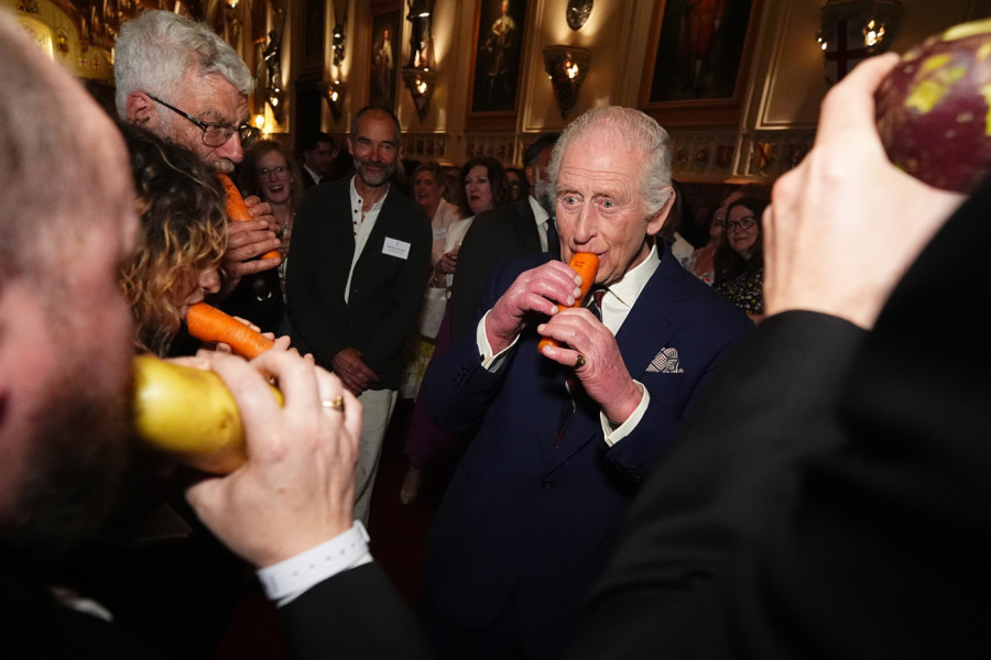 Kralj Čarls III svira na šargarepi sa orkestrom iz Londona