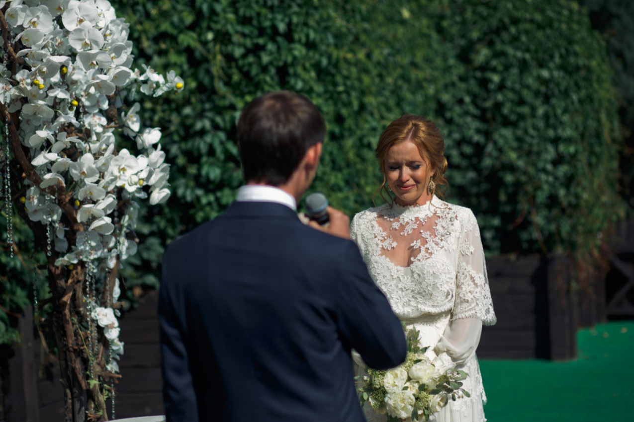 MLADOŽENJIN DRUG JE ČEKAO SVADBU DA RAZOTKRIJE BURNU MLADINU PROŠLOST: Uzeo je mikrofon i opleo - istina je planula kao šibica - u sve je bio umešao i on sam