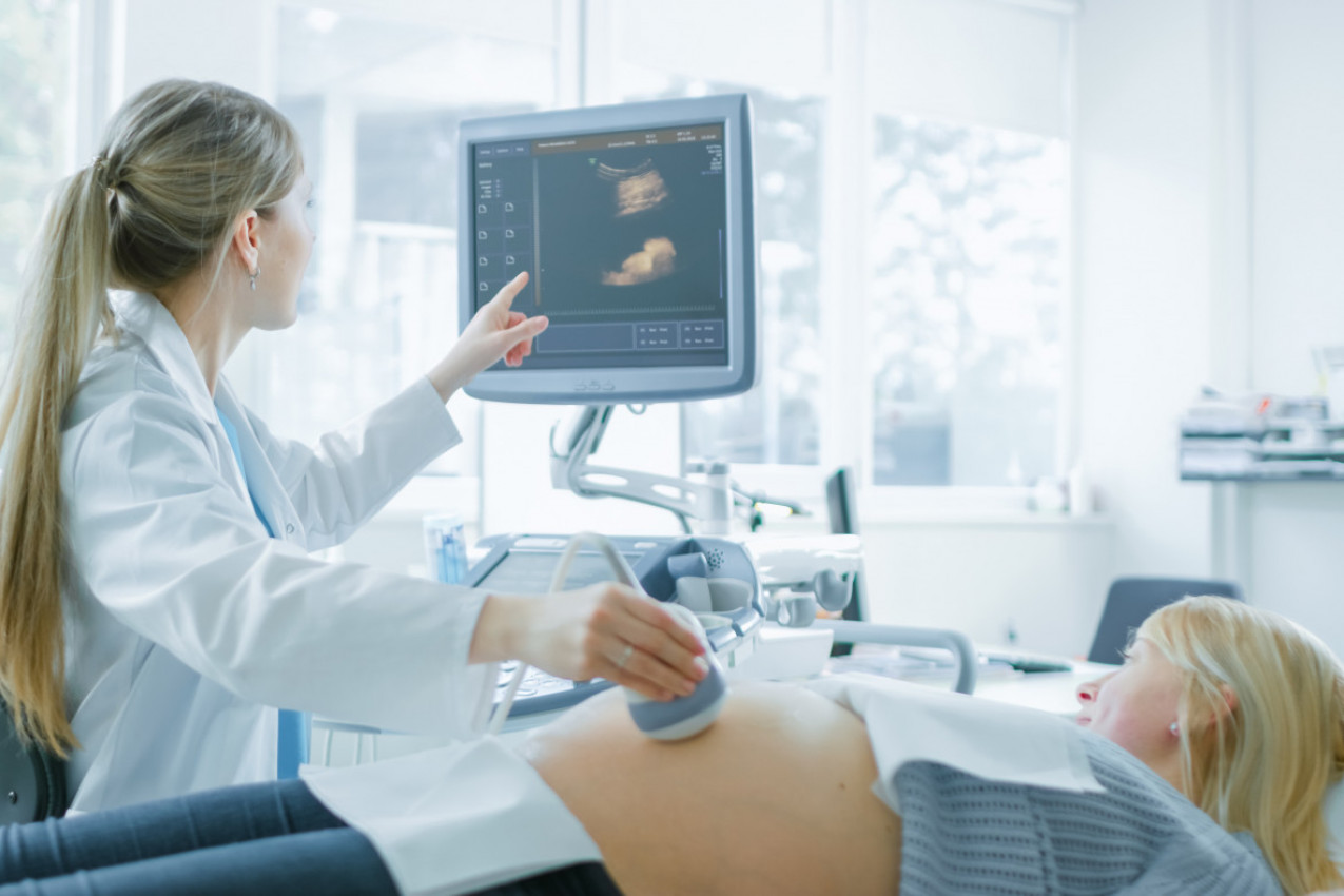 REKLI SU JOJ DA NE MOŽE DA IMA DECU, A ONA JE ZATRUDNELA: Kad je na ultrazvuku ugledala BEBU doktorka je zinula u čudu! (FOTO)