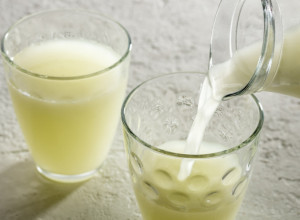 ZOVU GA "SELJAČKI NAPITAK" I VERUJE SE DA ČISTI JETRU KAO NIŠTA DO SAD: Kažu da je čudo koje treba piti na prazan stomak