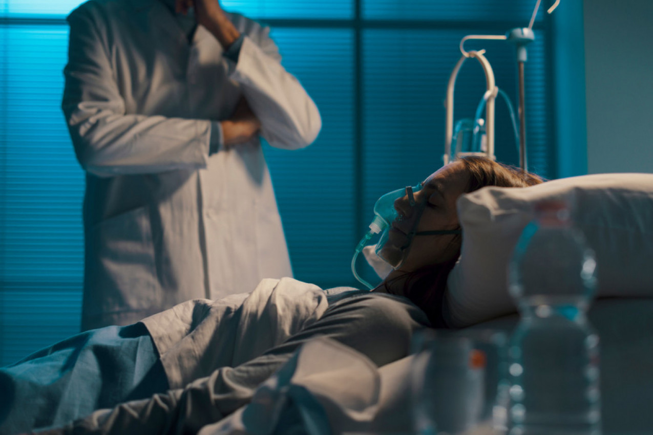 MAJKA SE U SUZAMA OPRAŠTALA OD ĆERKE U KOMI: Lekar je krenuo da je isključi sa APARATA kad se prolomio VRISAK! (VIDEO)