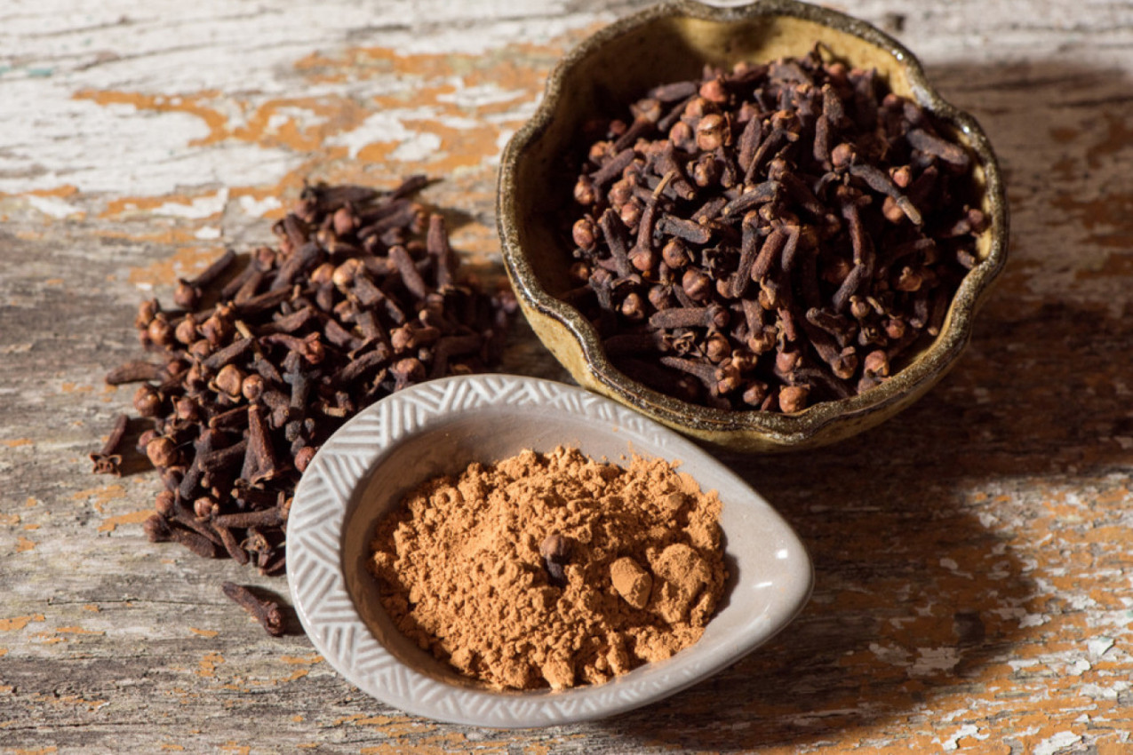 ZNATE LI ŠTA SE DESI KADA NA PRAZAN ŽELUDAC UJUTRU POJEDETE 2 KARANFILIĆA? NEVERICA!