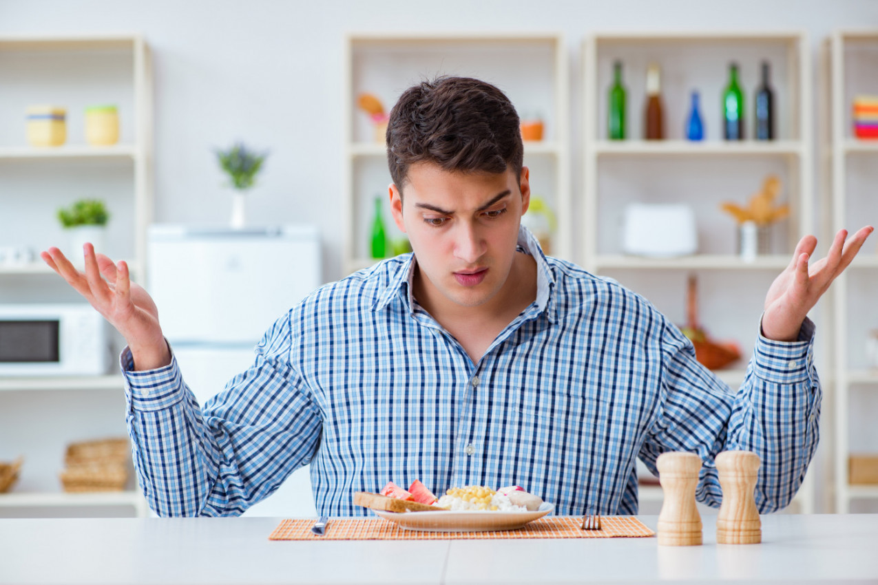 POSLE 8 GODINA BRAKA, NIJE VIŠE MOGAO DA ĆUTI: "Moja žena pojma nema da kuva, krajnje vreme je da nauči" - ŠOK, svi na internetu ga PODRŽALI!