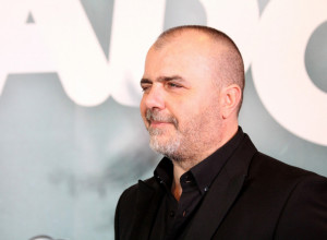 FATALNA PLAVUŠA IZ ČOLINOG SPOTA UKRALA JE SRCE NIKOLI KOJO: Bićete u šoku kada čujete koliko je stariji od nje - u braku su godinama i to im ne smeta (FOTO GALERIJA)