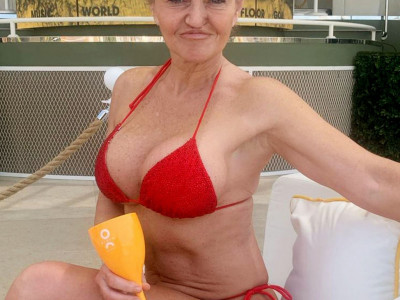 Glumica u kupaćem kostimu