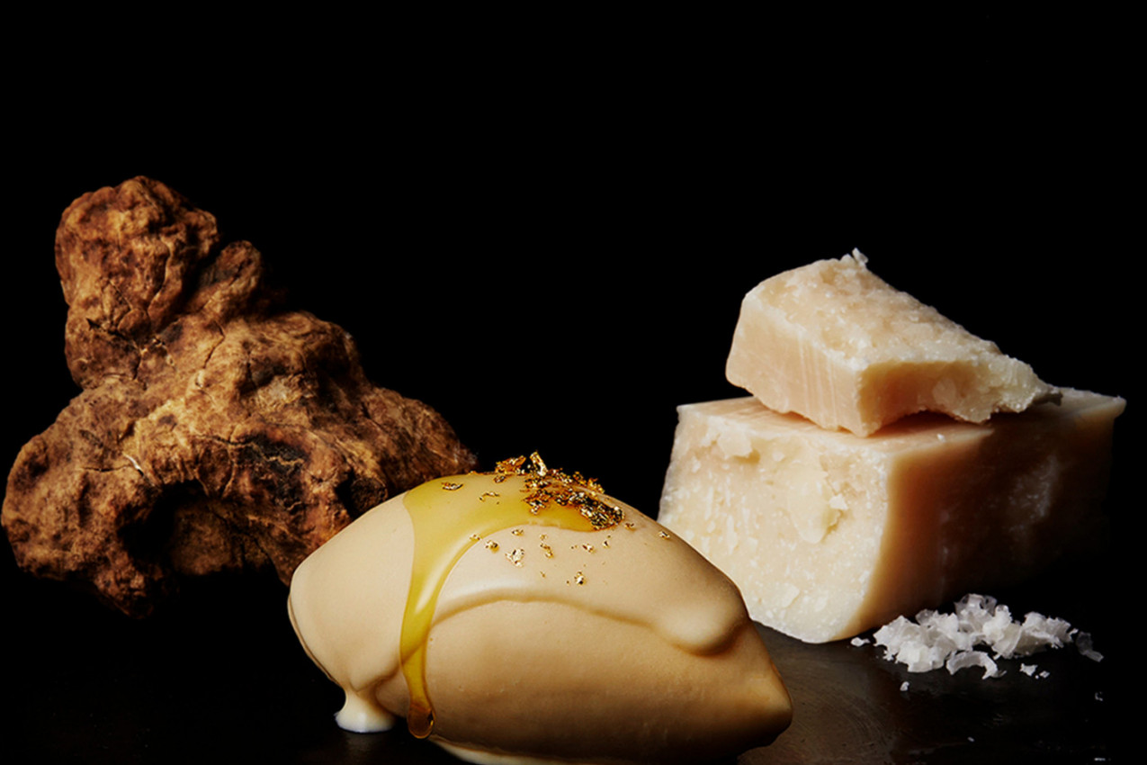 DA LI BISTE SE USUDILI DA GA PROBATE - OVO JE NAJSKUPLJI SLADOLED NA SVETU?! Porcija košta 6.696 dolara, a pravi se od sastojaka koje ne možete ni da sanjate! (FOTO, VIDEO)