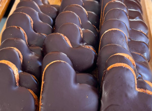 STARINSKI RECEPT ZA MEDENO SRCE: Jednostavna, jeftina, a preukusna poslastica kako su je pravile naše bake!