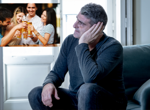 AKO NEDELJNO PIJETE TAČNO OVOLIKO ČAŠA PIVA ILI VINA, PRETI VAM DEMENCIJA! Zabrinjavajuće upozorenje lekara - svi su mislili da je brojka mnogo veća!