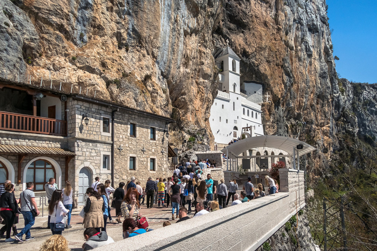 JELENA JE ABORTIRALA BEBU I TO NIJE MOGLA DA PREBOLI: Otišla je u manastir Ostrog - posle tog dana više NIŠTA nije bilo isto!