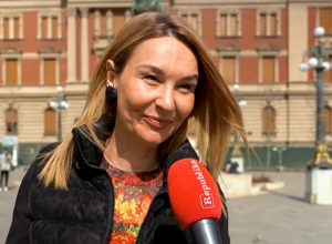PRONAŠLI SMO NAJBOLJE OBUČENU DAMU NA BEOGRADSKIM ULICAMA: Nosi neobične pantalone, a cipele su toliko posebne da će vam pasti vilica - pokazala kako se nose skupi komadi (VIDEO)