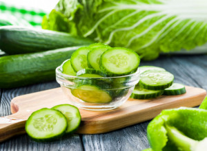 PROVERENI PRIRODNI LEK PROTIV NAPASTI! Stavite kriške krastavca svuda po kući, ostavite preko noći i ujutru gledajte šta se dogodilo - rešićete problem koji vas muči godinama!