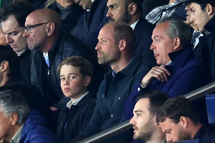 CEO SVET KOMENTARIŠE: ŠTA SE DESILO S MALENIM PRINCOM DŽORDŽOM! Bio je s ocem Vilijamom na utakmici, a onda je jedan snimak sve ZAPREPASTIO! (VIDEO)