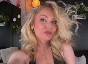 "DOŽIVELA SAM JEZIVU NESREĆU DOK SAM SNIMALA FILM ZA ODRASLE": Poznatu glumicu povredio kolega, a zbog onoga što se desilo bio je na ivici da povrati!