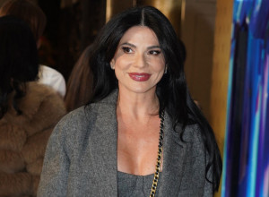 NAJLEPŠA SRPSKA VODITELJKA PODIGLA TEMPERATURU KAD JE RASKOPČALA JAKNU: Nema ko se nije okrenuo za njom u Parizu! (VIDEO)