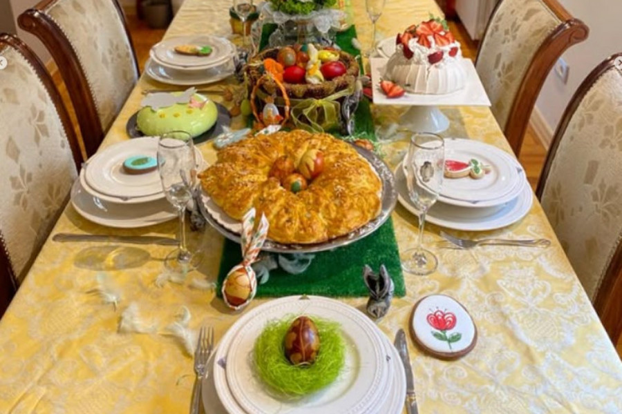 USKRŠNJA TRPEZA KOD PRAVOSLAVACA! Jedna vrsta mesa bi obavezno trebalo da se nađe na stolu - najdetaljniji recepti za predjela, čorbu, glavno jelo i DESERT! (FOTO)
